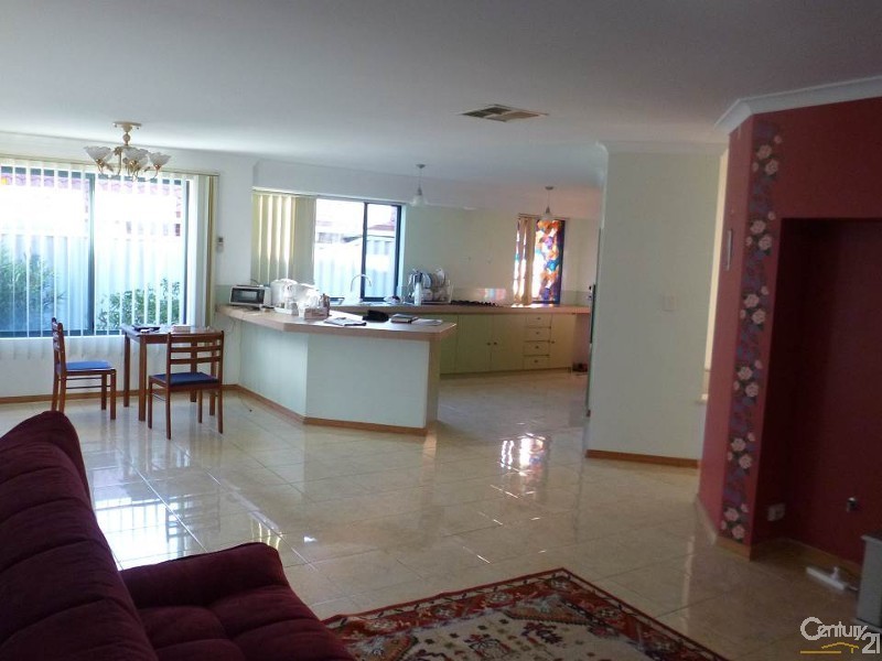 40 Clarafield Meander, Tapping WA 6065