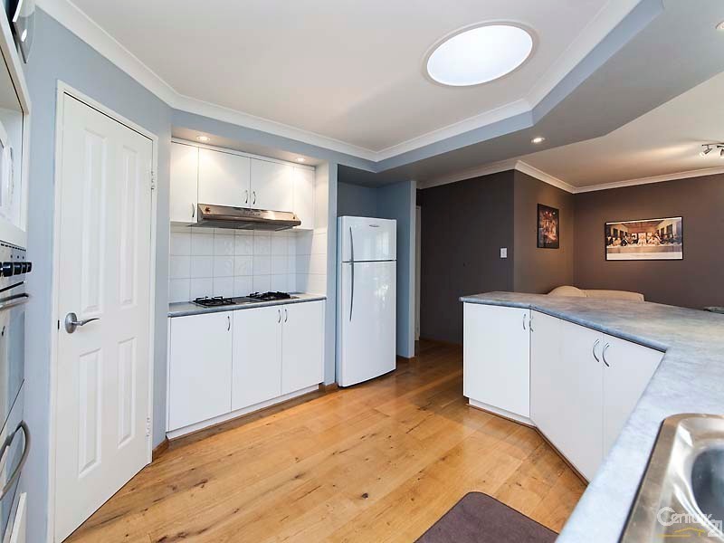 31 Tableland Way, Carramar WA 6031