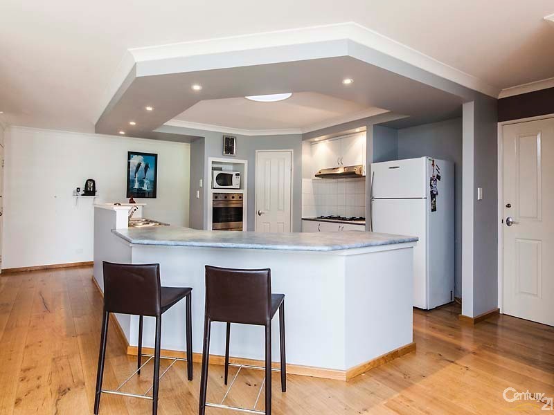 31 Tableland Way, Carramar WA 6031