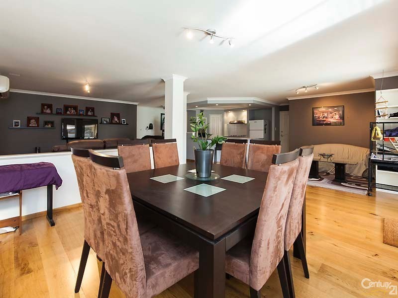 31 Tableland Way, Carramar WA 6031