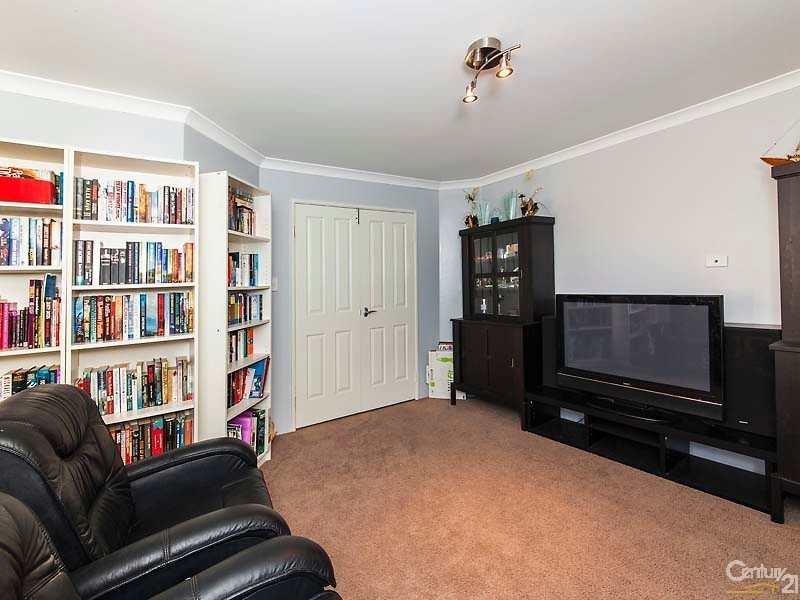31 Tableland Way, Carramar WA 6031
