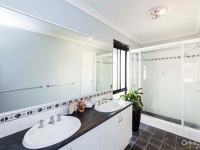 31 Tableland Way, Carramar WA 6031