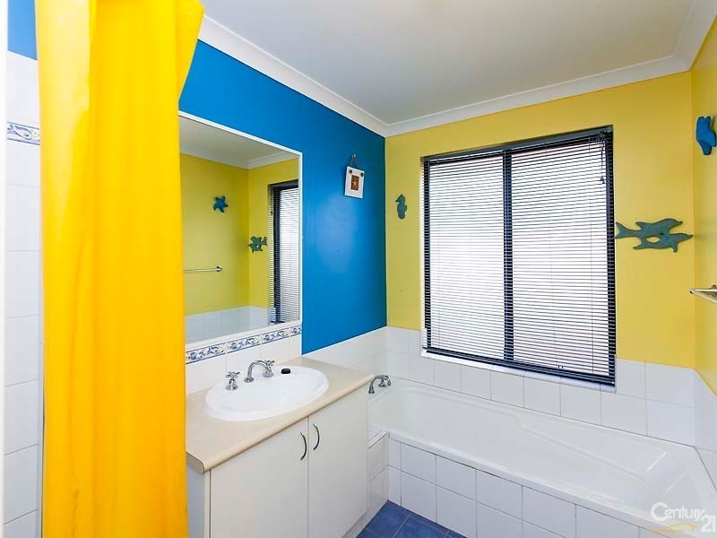 31 Tableland Way, Carramar WA 6031