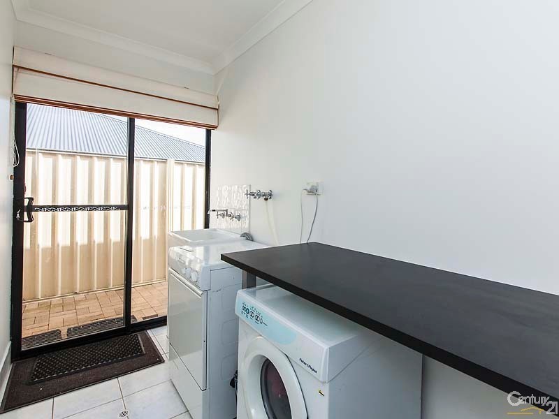 31 Tableland Way, Carramar WA 6031