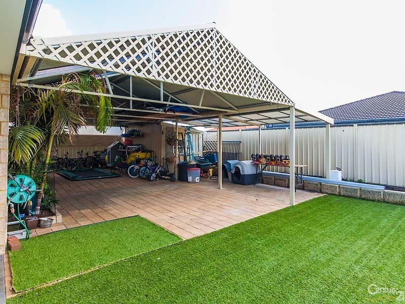 31 Tableland Way, Carramar WA 6031
