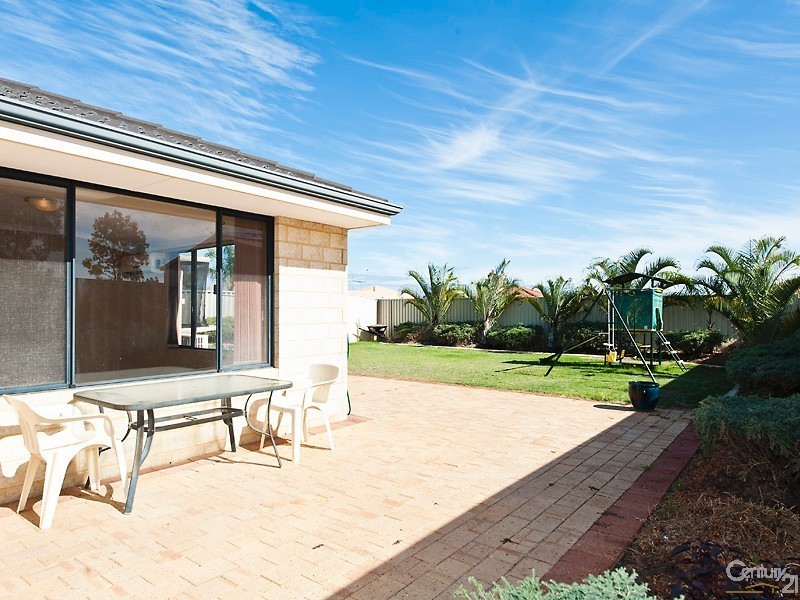 4 Beefwood street, Banksia Grove WA 6031