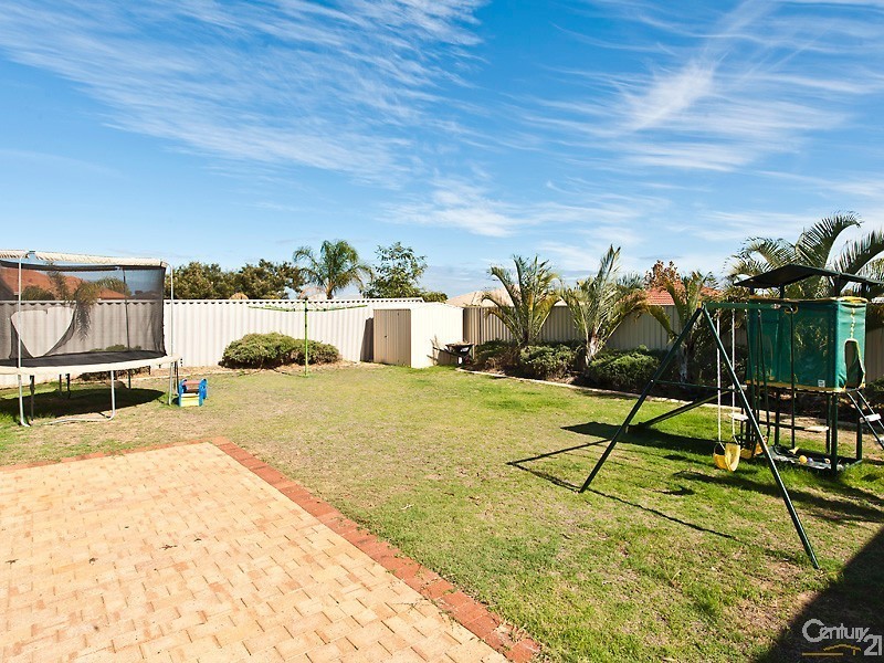 4 Beefwood street, Banksia Grove WA 6031