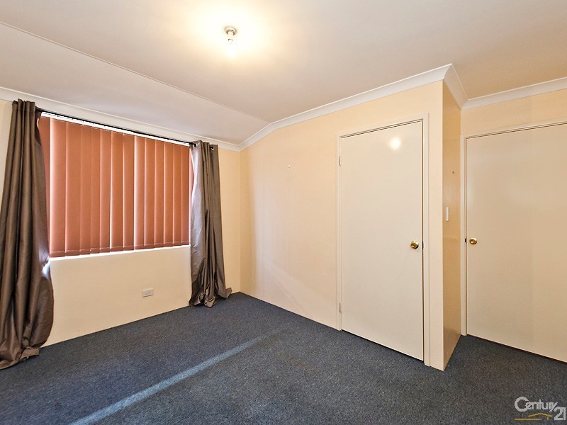 4 Beefwood street, Banksia Grove WA 6031