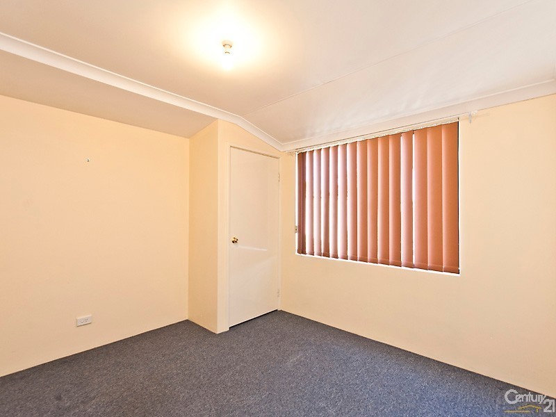 4 Beefwood street, Banksia Grove WA 6031