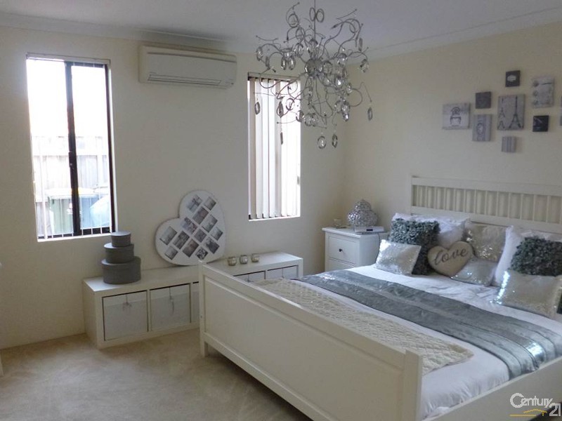 8 Bantry Bend, Mindarie WA 6030