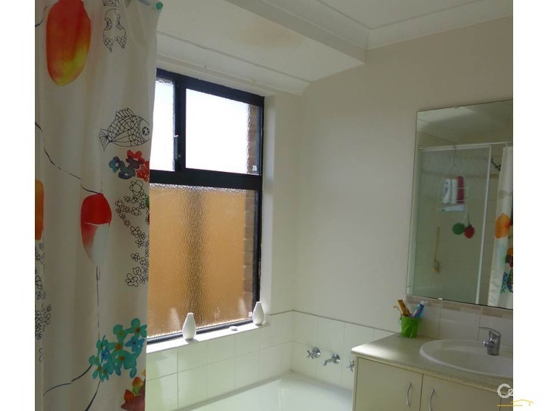 2 Smeaton lane, Carramar WA 6031