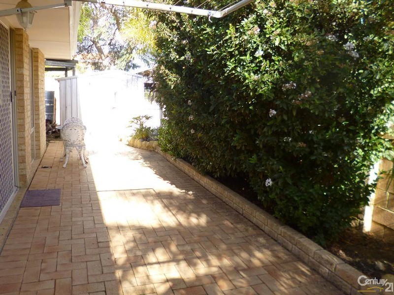 4 Galway Court, Mindarie WA 6030