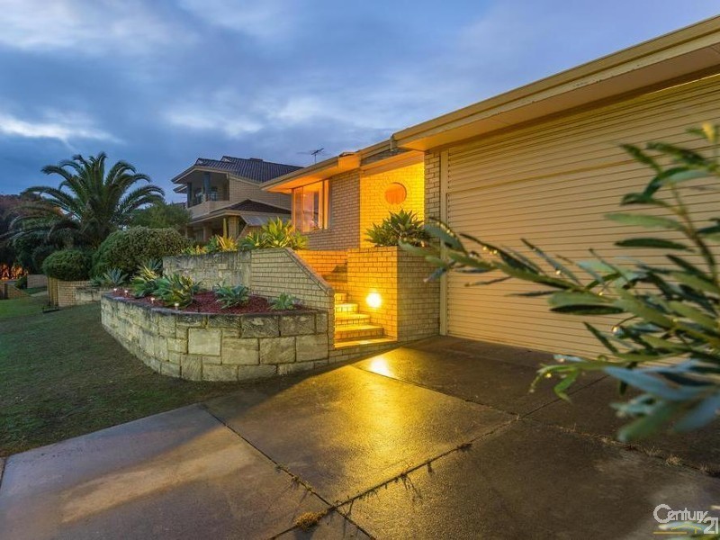 14 Halcyon Place, Ocean Reef WA 6027