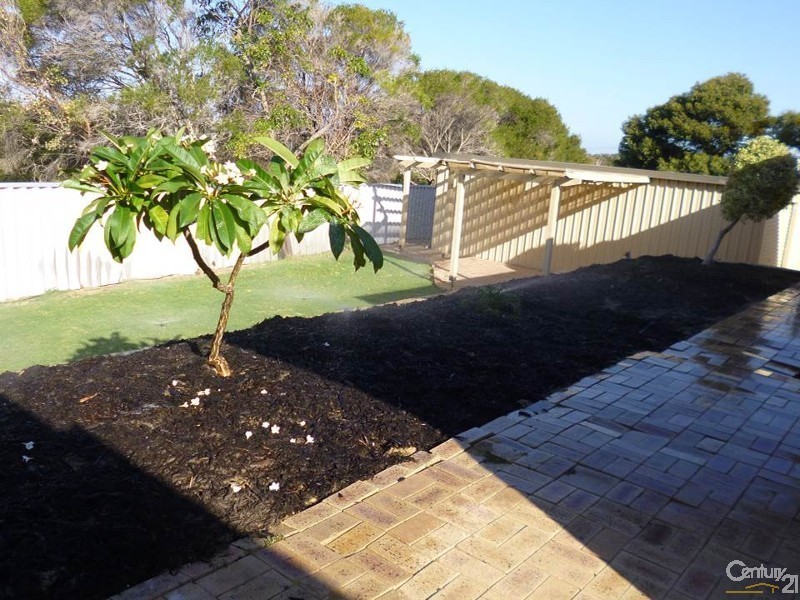 6 Cumberland Way, Beldon WA 6027