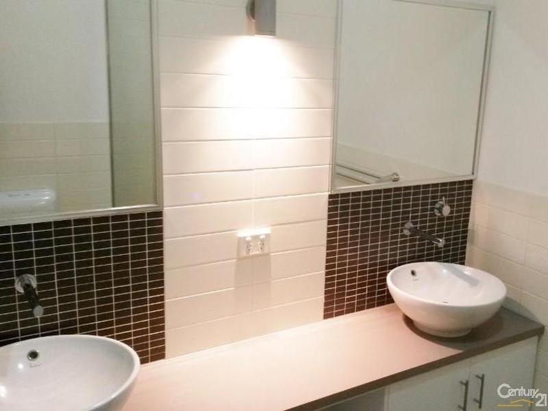 32 Graceland Ave, Landsdale WA 6065