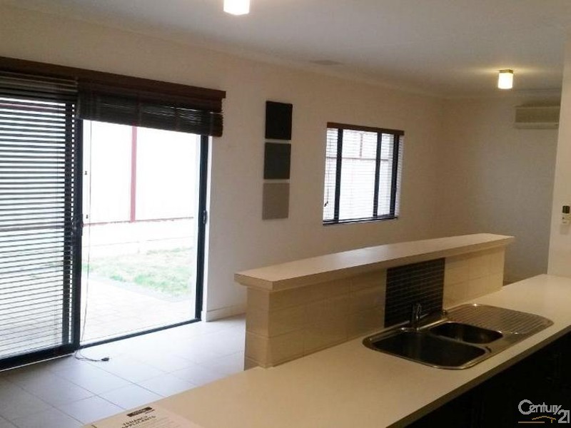 32 Graceland Ave, Landsdale WA 6065