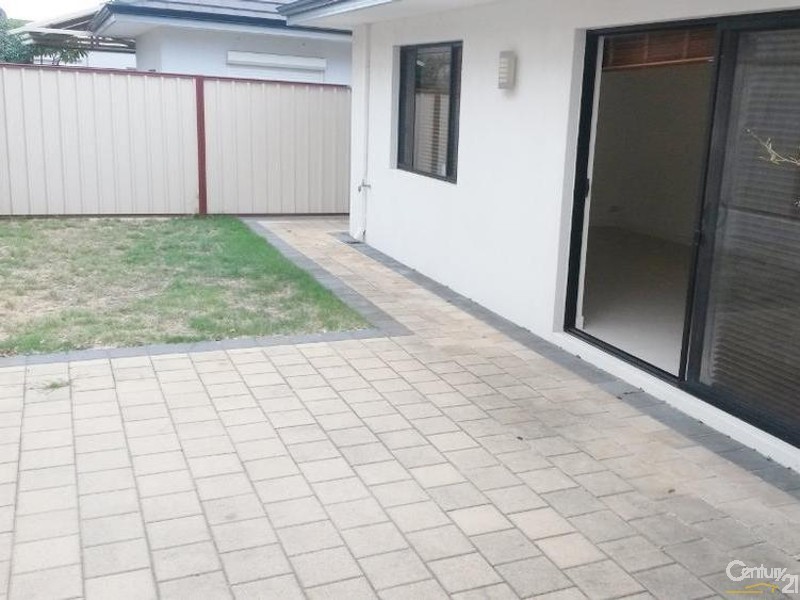 32 Graceland Ave, Landsdale WA 6065