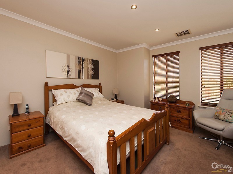 10 Yandi Way, Carramar WA 6031