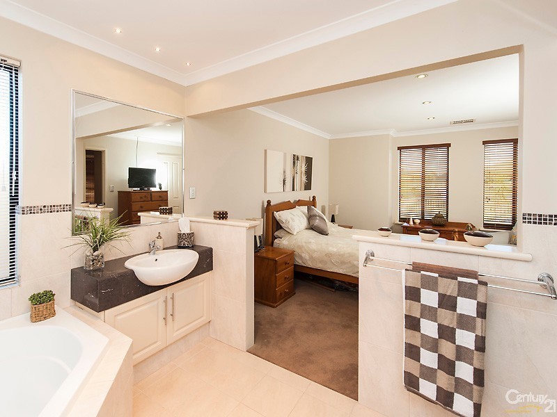 10 Yandi Way, Carramar WA 6031