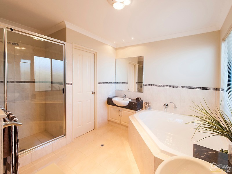 10 Yandi Way, Carramar WA 6031