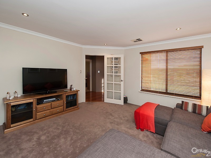 10 Yandi Way, Carramar WA 6031