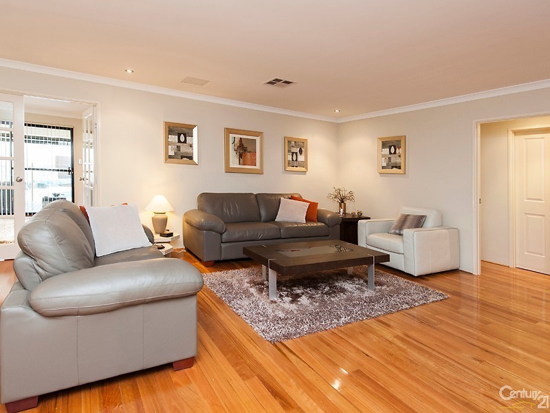 10 Yandi Way, Carramar WA 6031
