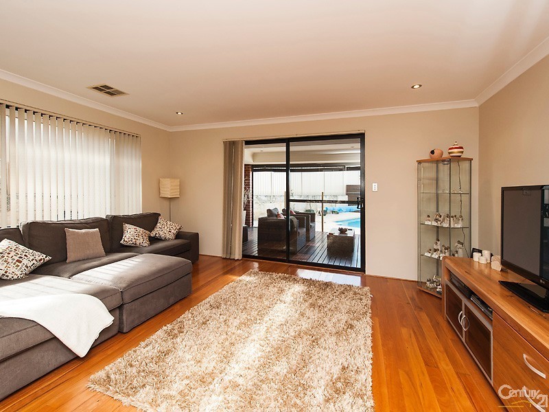 10 Yandi Way, Carramar WA 6031