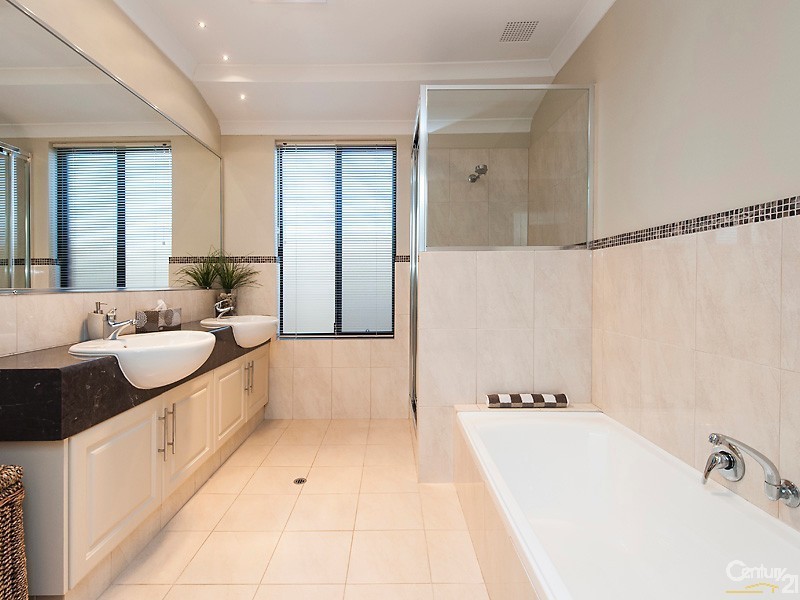 10 Yandi Way, Carramar WA 6031