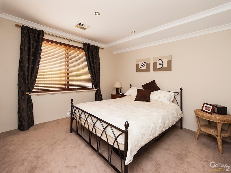10 Yandi Way, Carramar WA 6031