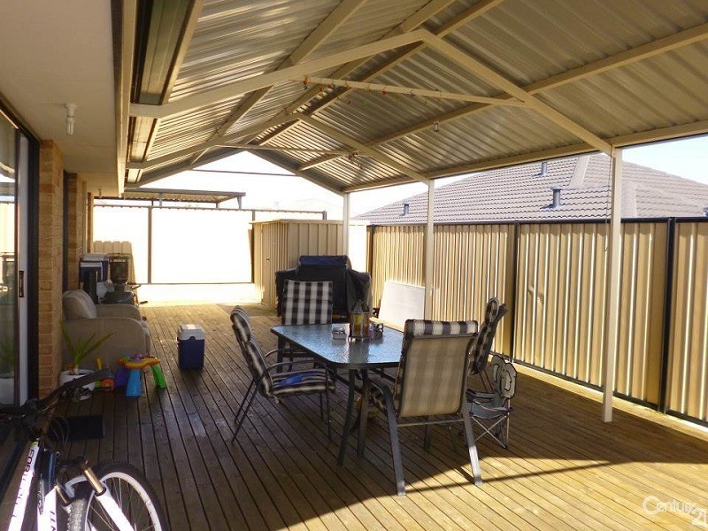 2 Smeaton Lane, Carramar WA 6031