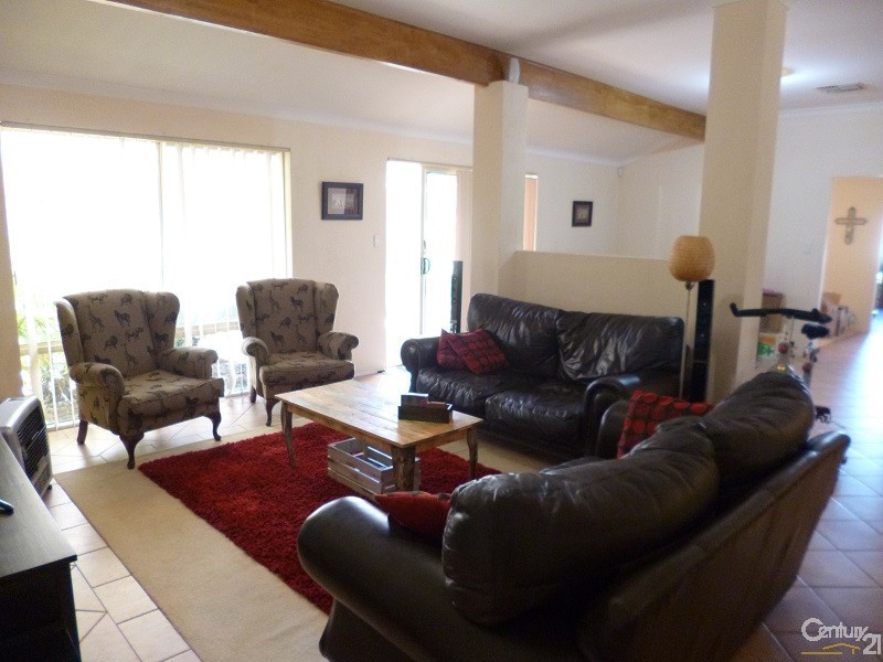 4 Galway Court, Mindarie WA 6030