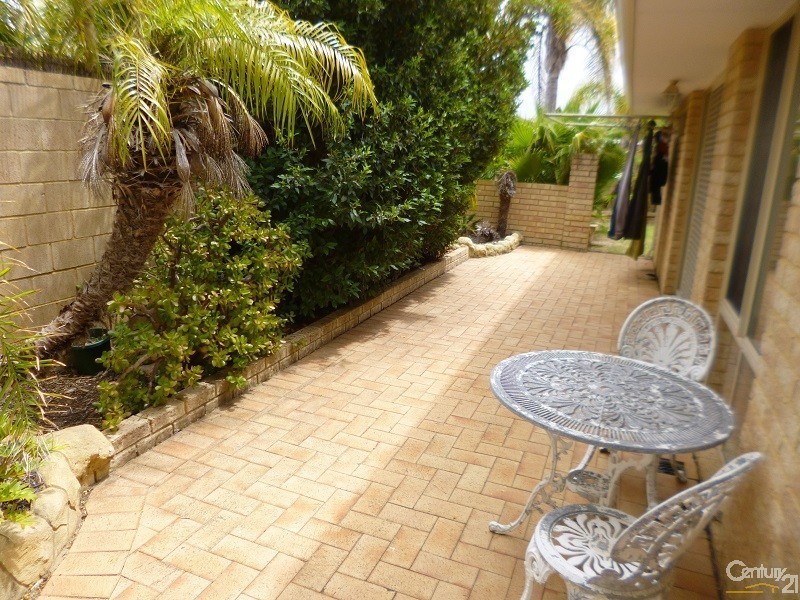 4 Galway Court, Mindarie WA 6030