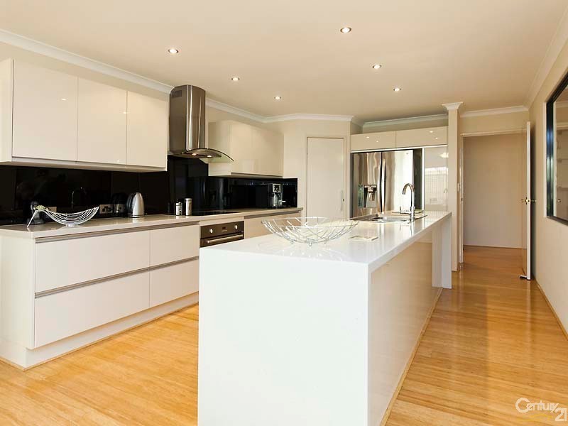 14 Rochester Drive, Mindarie WA 6030