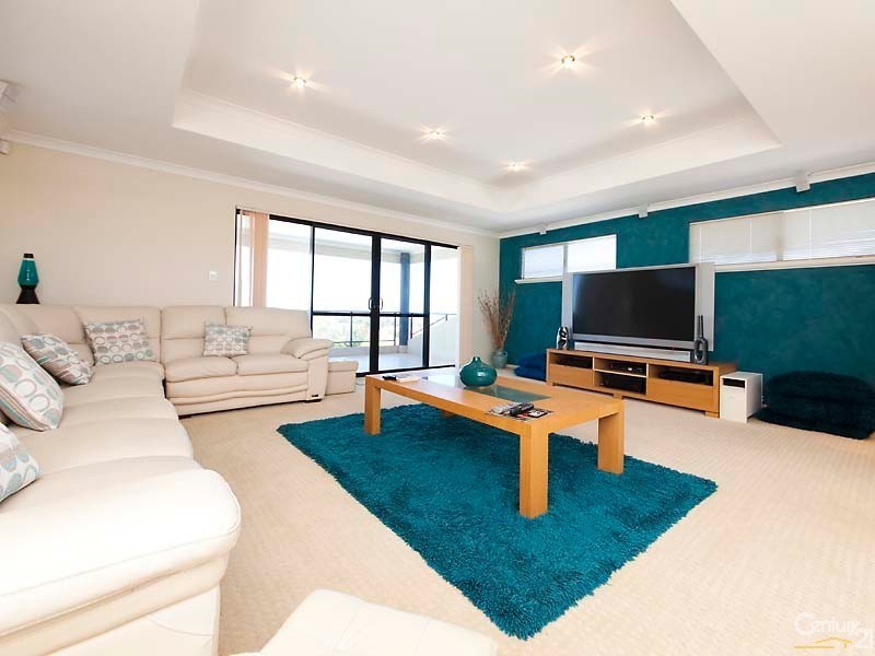 14 Rochester Drive, Mindarie WA 6030