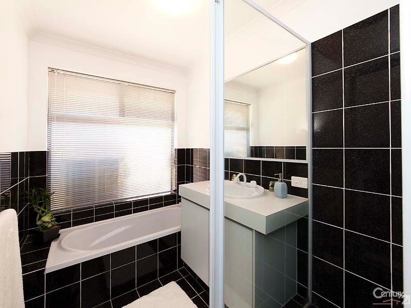 14 Rochester Drive, Mindarie WA 6030