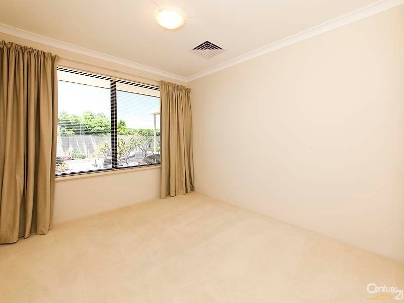 14 Rochester Drive, Mindarie WA 6030