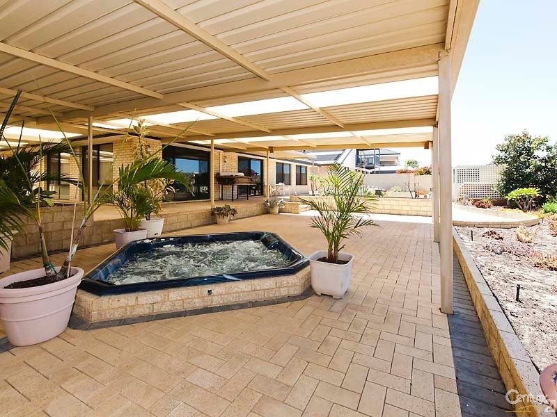 14 Rochester Drive, Mindarie WA 6030