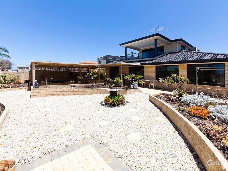 14 Rochester Drive, Mindarie WA 6030
