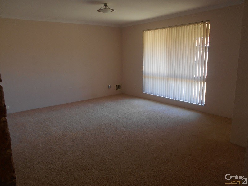 4 Yarra Court, Carramar WA 6031