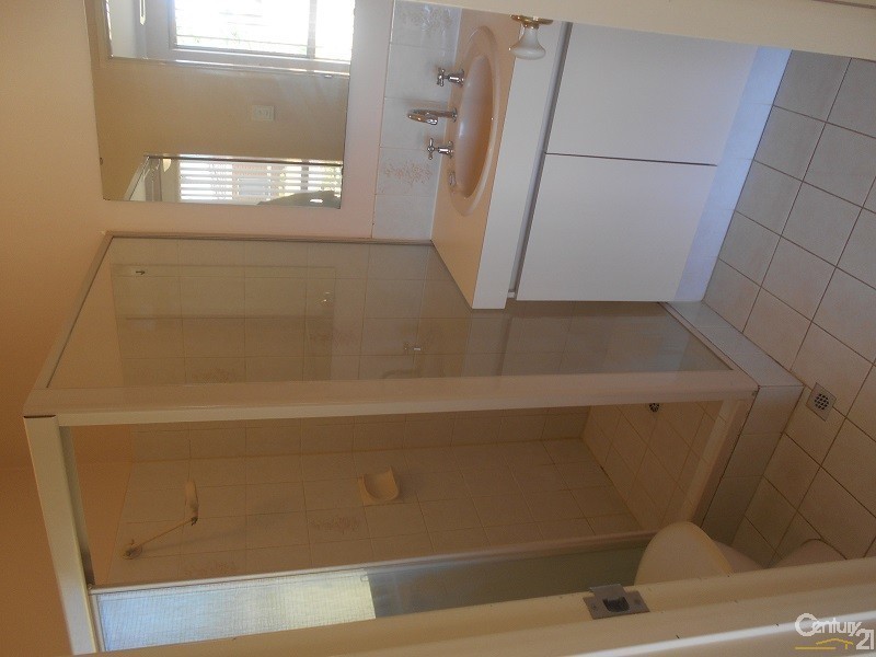 4 Yarra Court, Carramar WA 6031