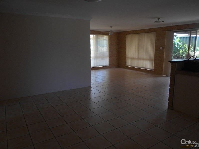 4 Yarra Court, Carramar WA 6031