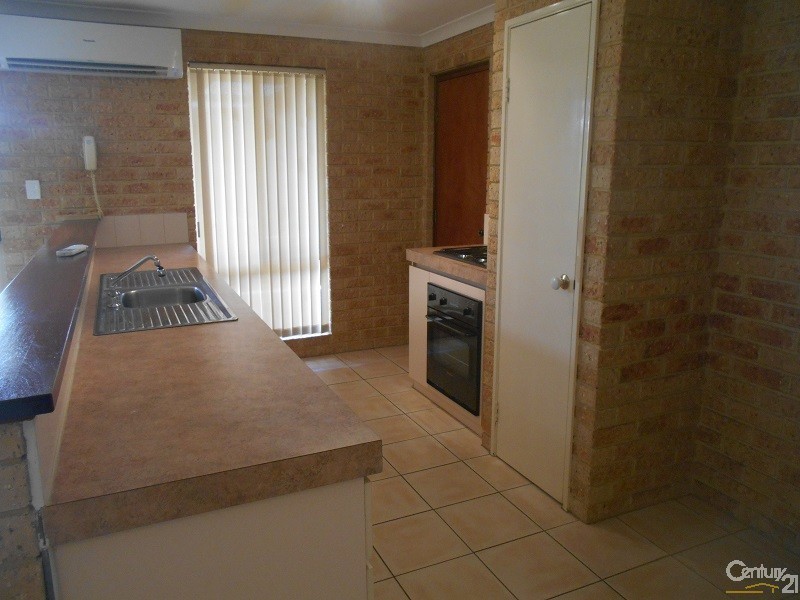 4 Yarra Court, Carramar WA 6031