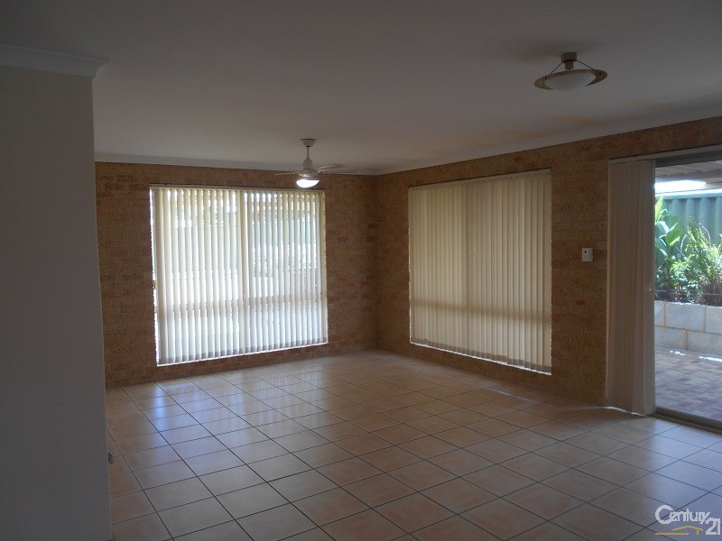 4 Yarra Court, Carramar WA 6031