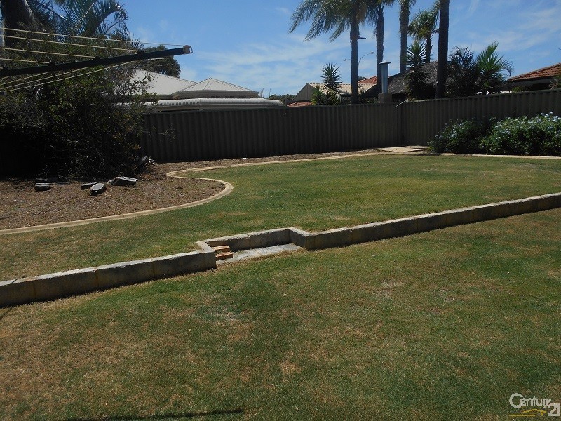 4 Yarra Court, Carramar WA 6031