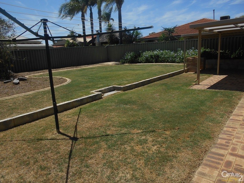 4 Yarra Court, Carramar WA 6031