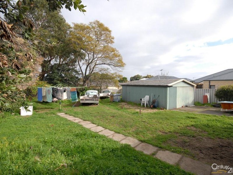 11 Kurda Road, Westminster WA 6061