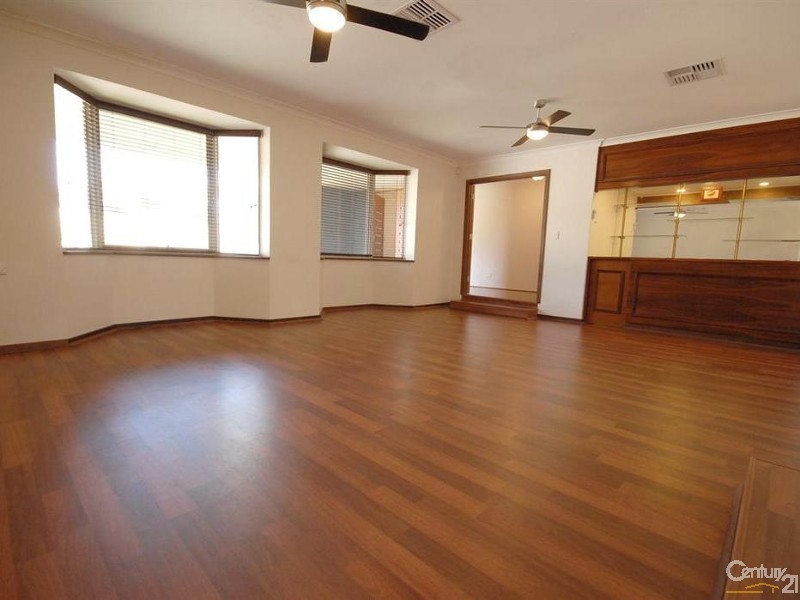 17 Backhouse Road, Kingsley WA 6026