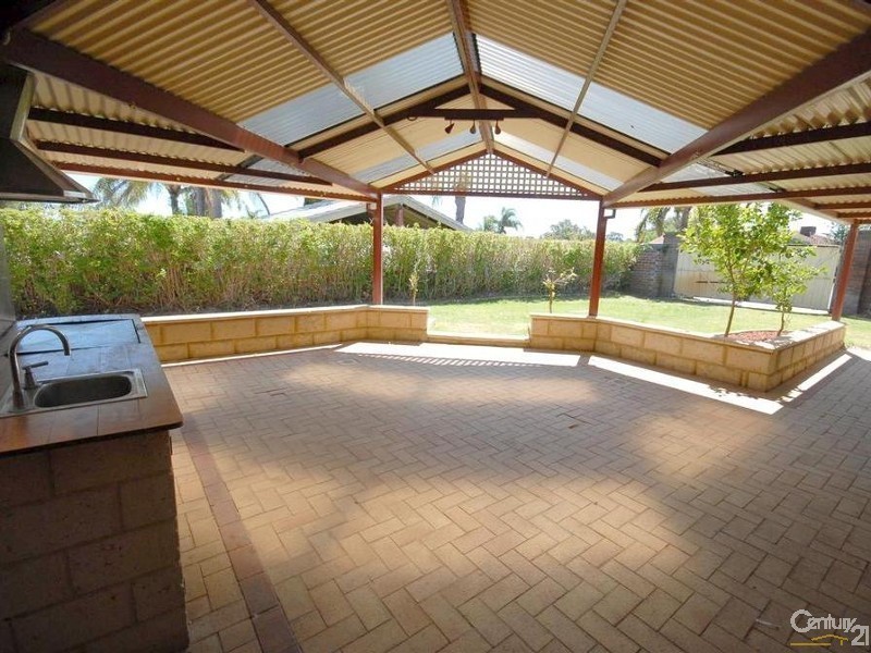 17 Backhouse Road, Kingsley WA 6026