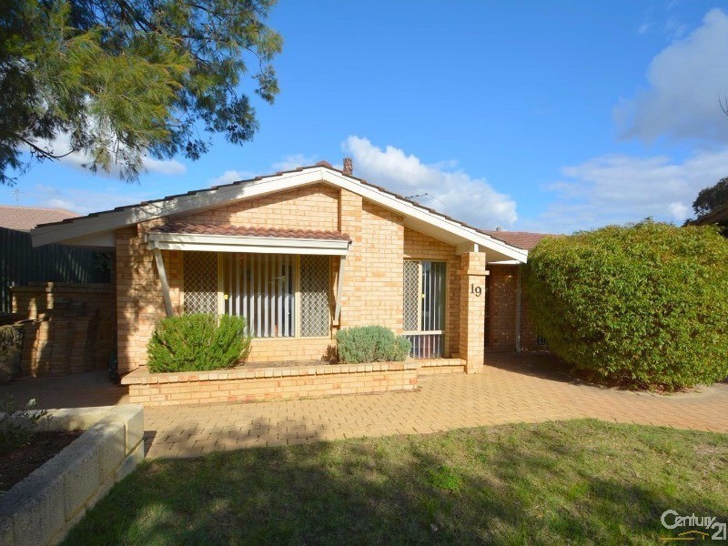 19 Woolerong Walk, Marangaroo WA 6064