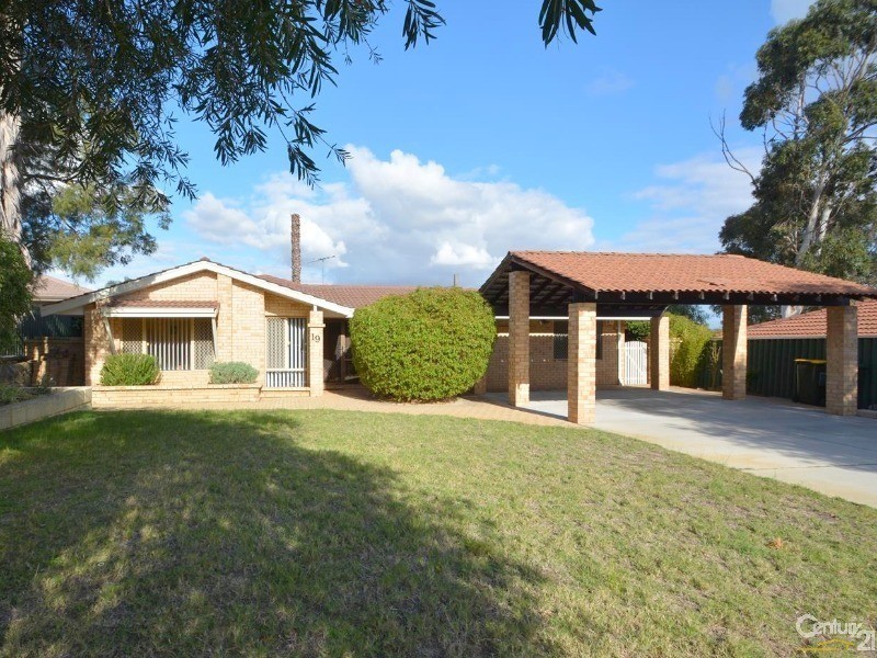 19 Woolerong Walk, Marangaroo WA 6064